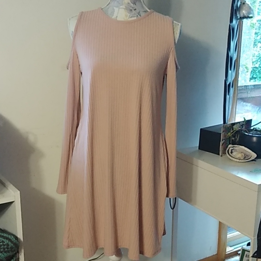 NWT Boohoo Lily Cold Shoulder Knit Swing Dress